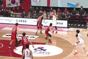 这哥们是真准！李贤重vs日本男篮射下28+11 亚洲顶级水平