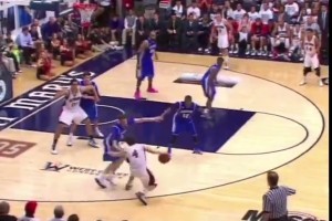 当年因为总决赛防库里出名的！大学时的德拉维多瓦是怎么打球的？