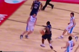 太恐怖了！前方高能！梦之队科比和詹姆斯的轮番战斧暴扣